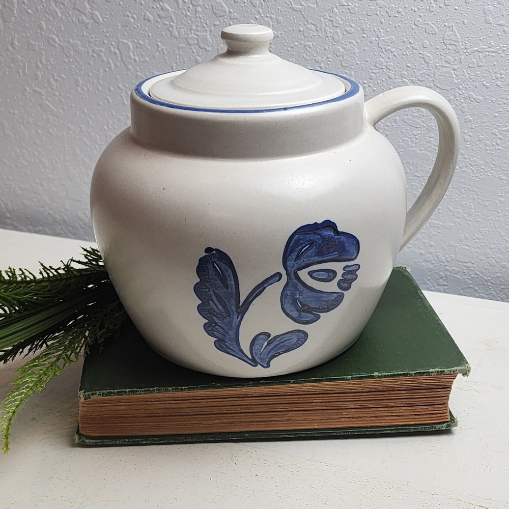Vintage Pfaltzgraff Stoneware Handled‎ Pot with Blue Floral Design and Lid